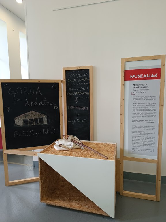 Musealiak gorua eta ardatza